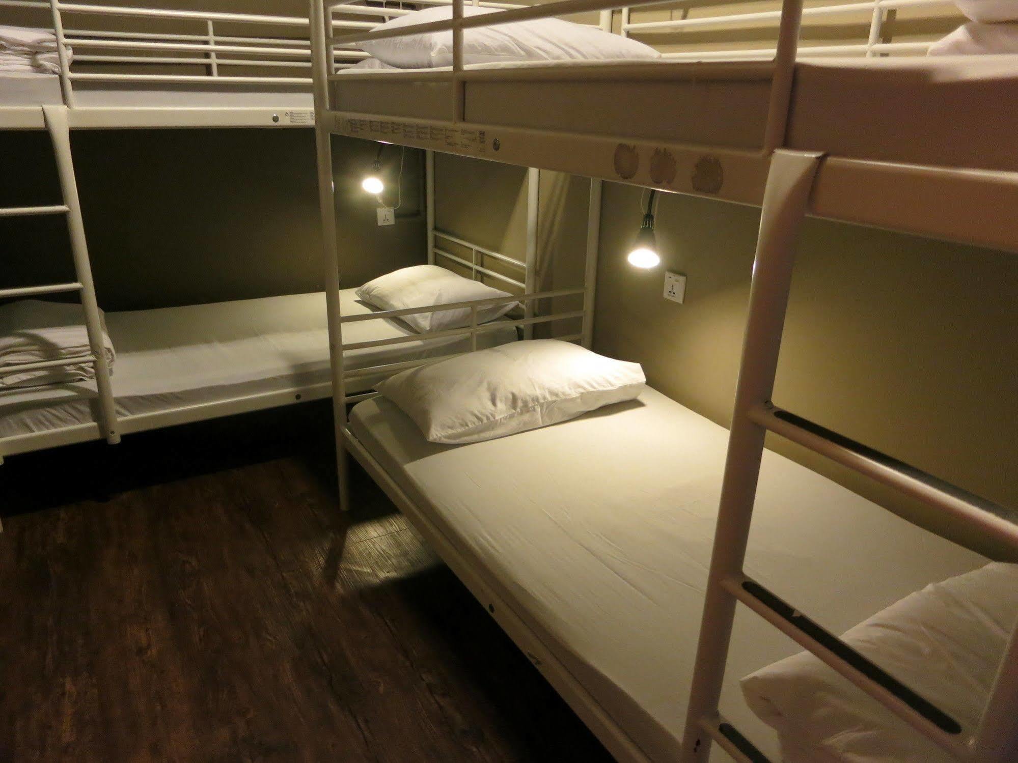 Beds & Dreams Hostel *