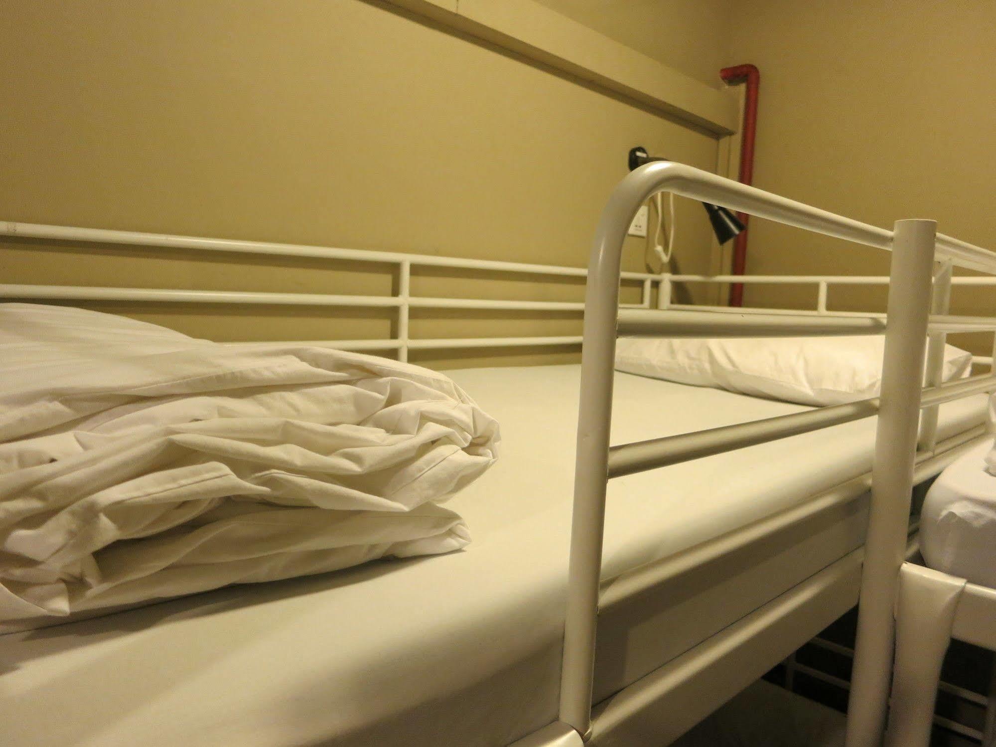 Hostel Beds & Dreams
