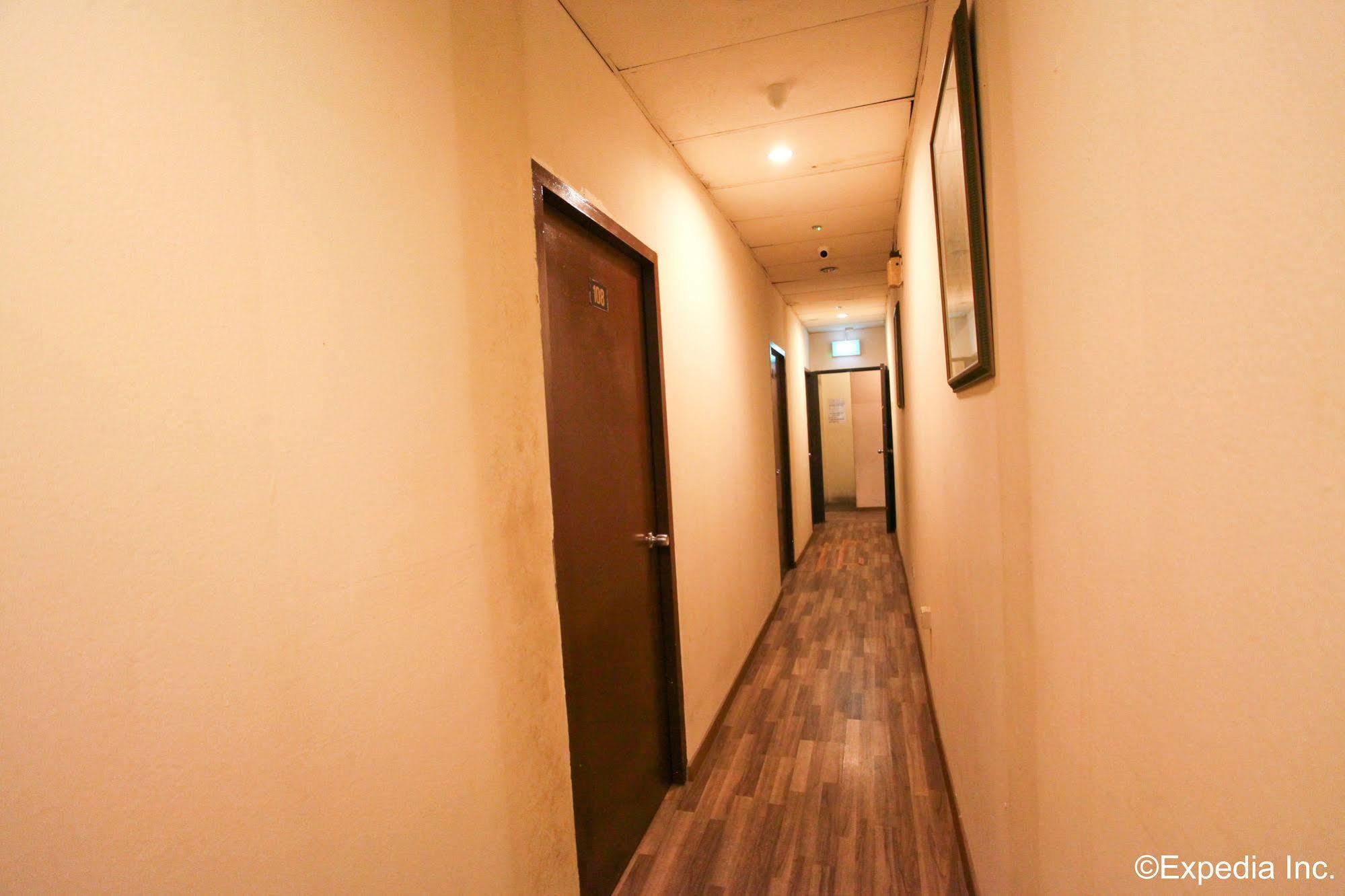 Cube Family Boutique Capsule At Chinatown Capsule hotel 2*
