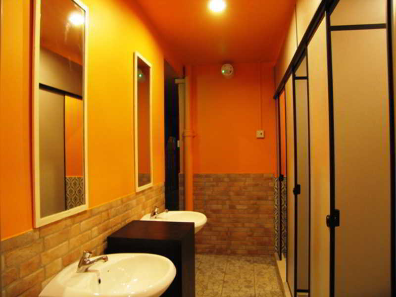 Moni Gallery Hostel