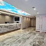 Hotel 81 Palace - Newly Renovated
