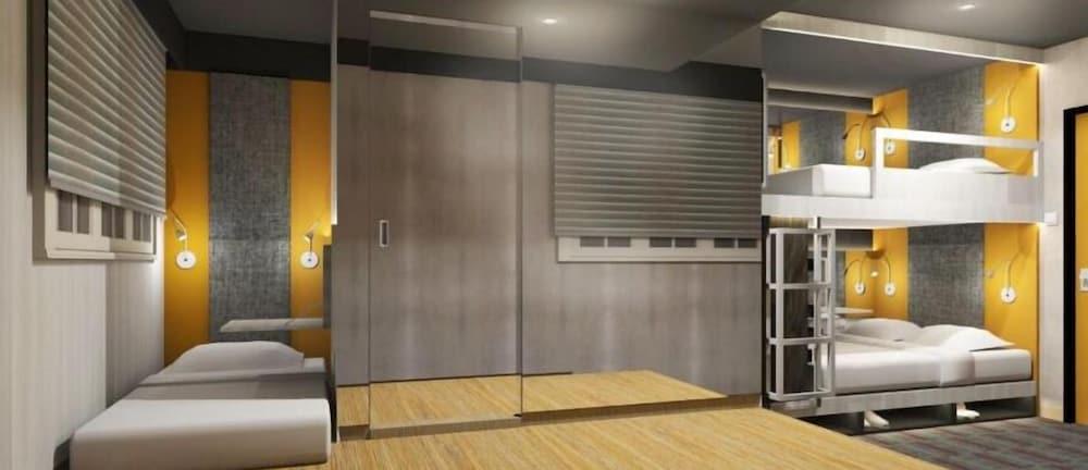 Cube Family Boutique Capsule At Chinatown Capsule hotel