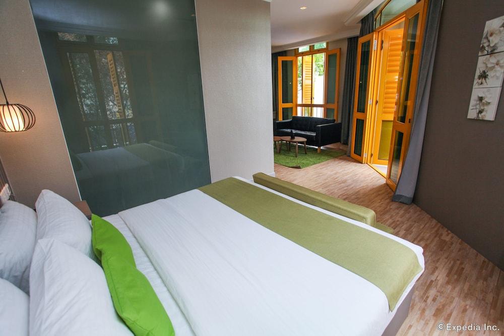 Champion Hotel