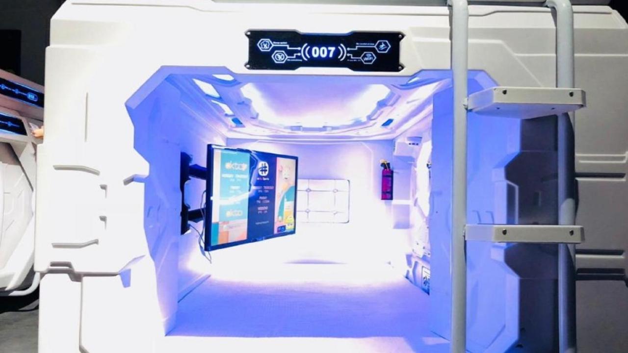 Capsule hotel Met A Space Pod At Arab Street Singapore