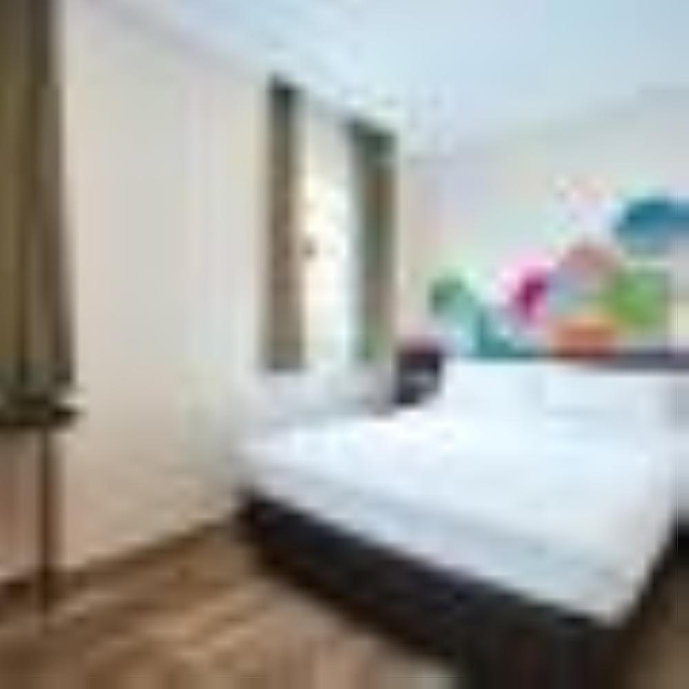Ibis Budget Emerald Hotel