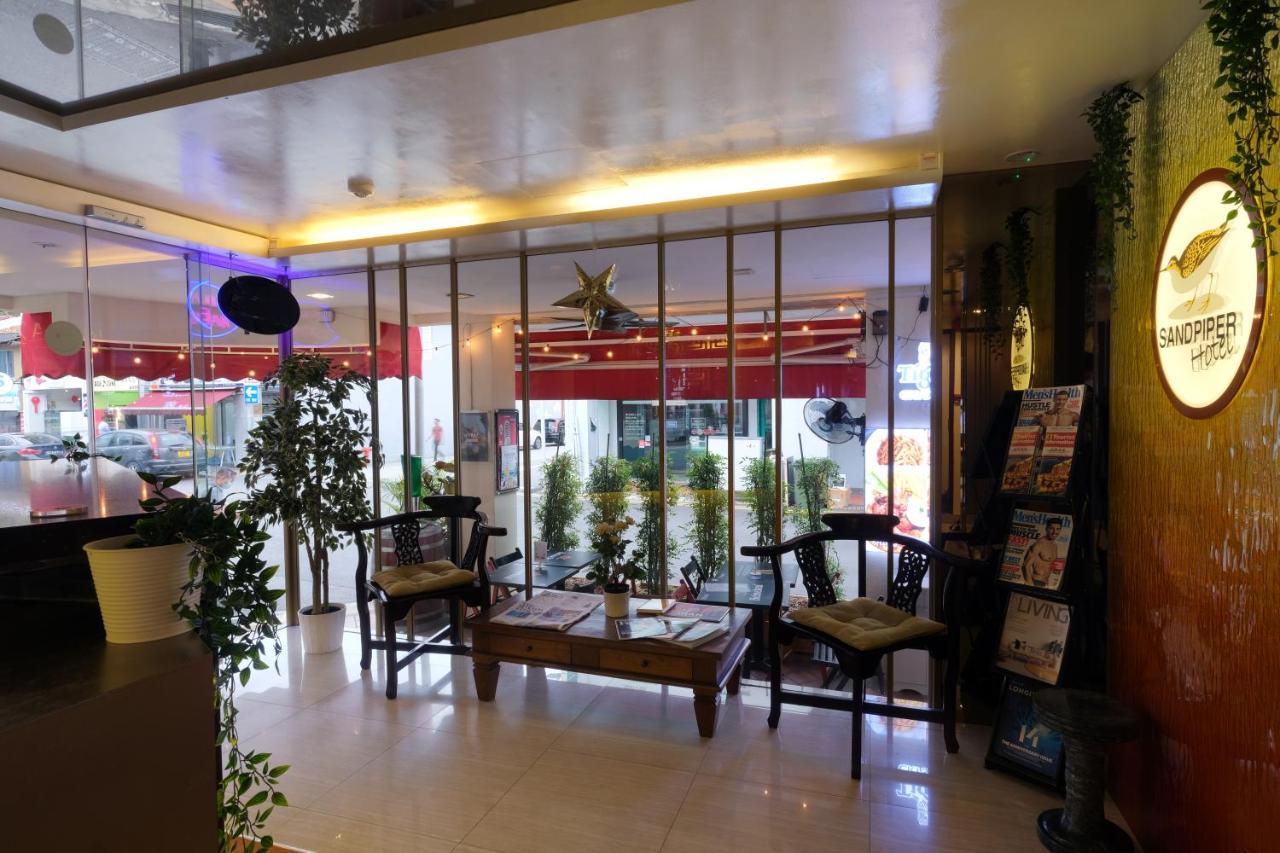 Single Sharing And Short At Sandpiper Hotel Singapore