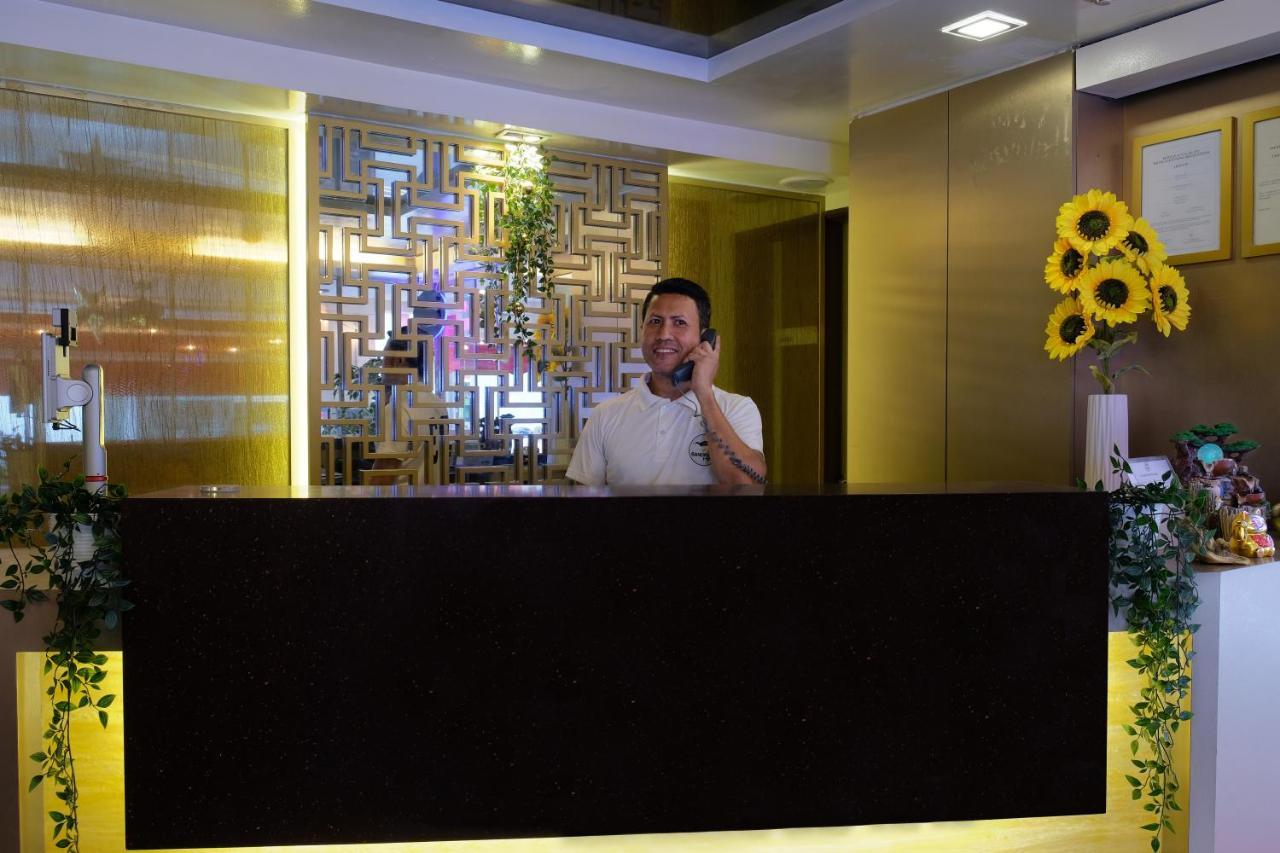 Hotel Single Sharing And Short At Sandpiper Singapore