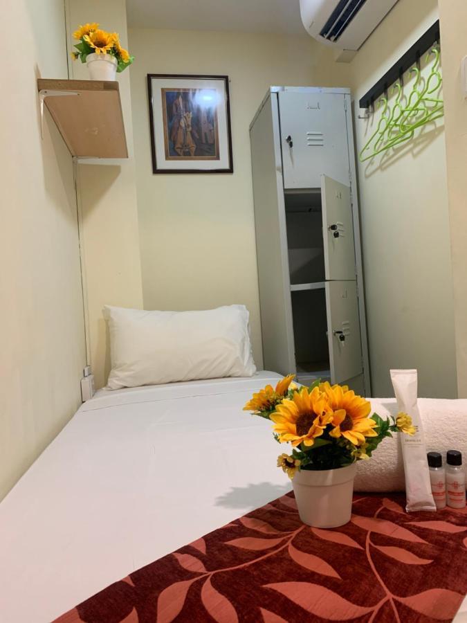 Hotel Single Sharing And Short At Sandpiper Singapore