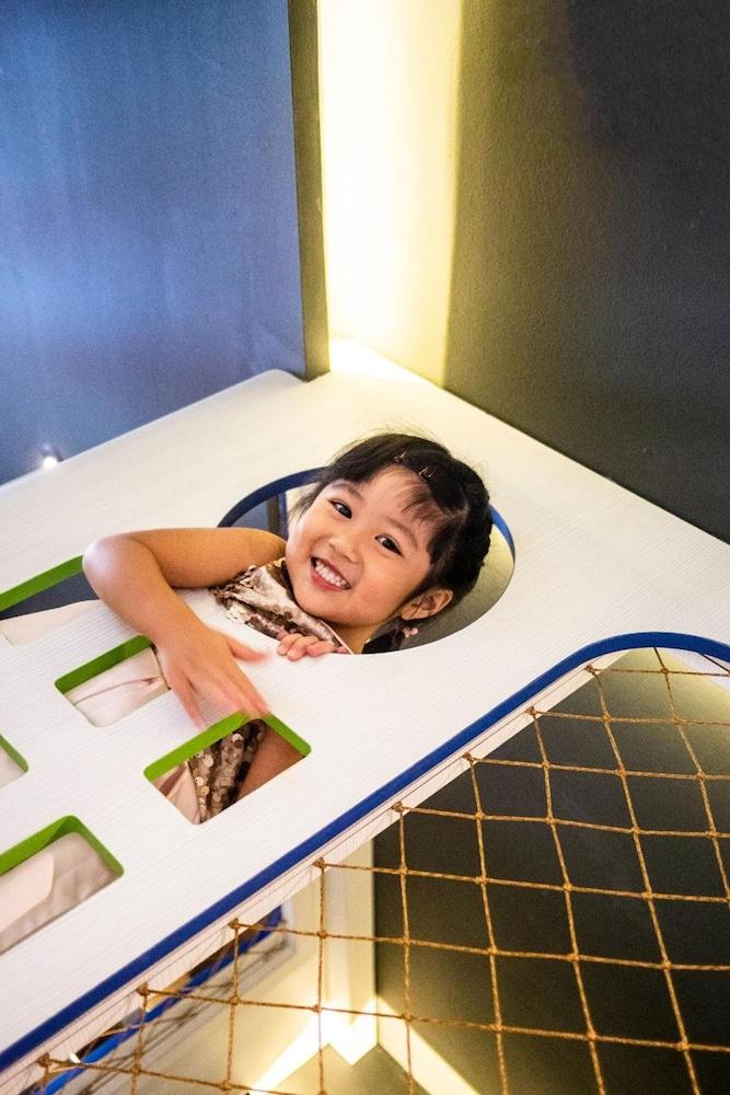 Capsule hotel Cube Family Boutique Capsule At Chinatown Singapore