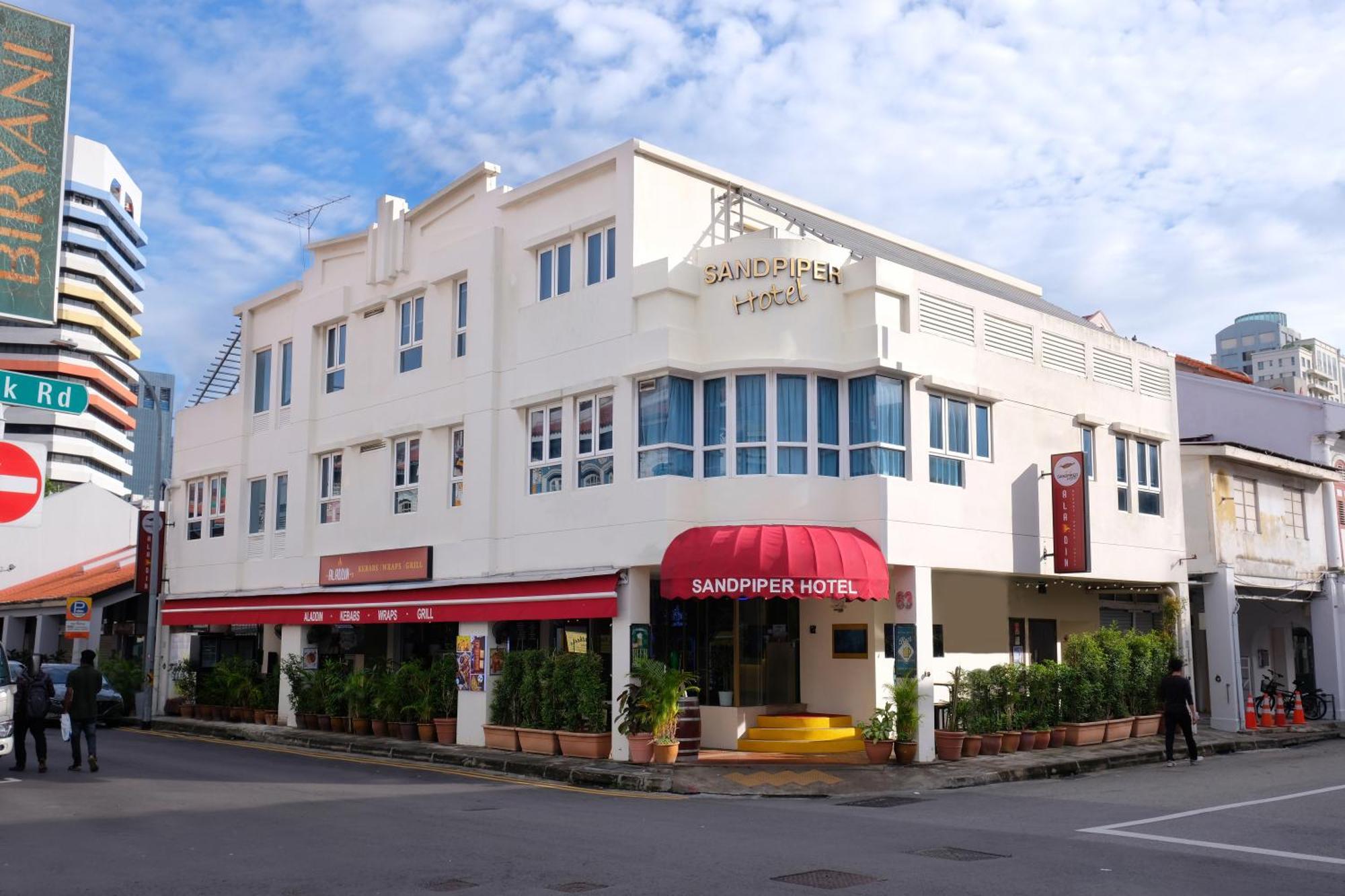 Single Sharing And Short At Sandpiper Hotel Singapore