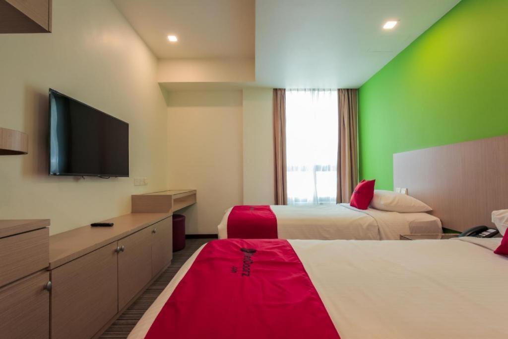 Reddoorz Premium @ Balestier Hotel Singapore