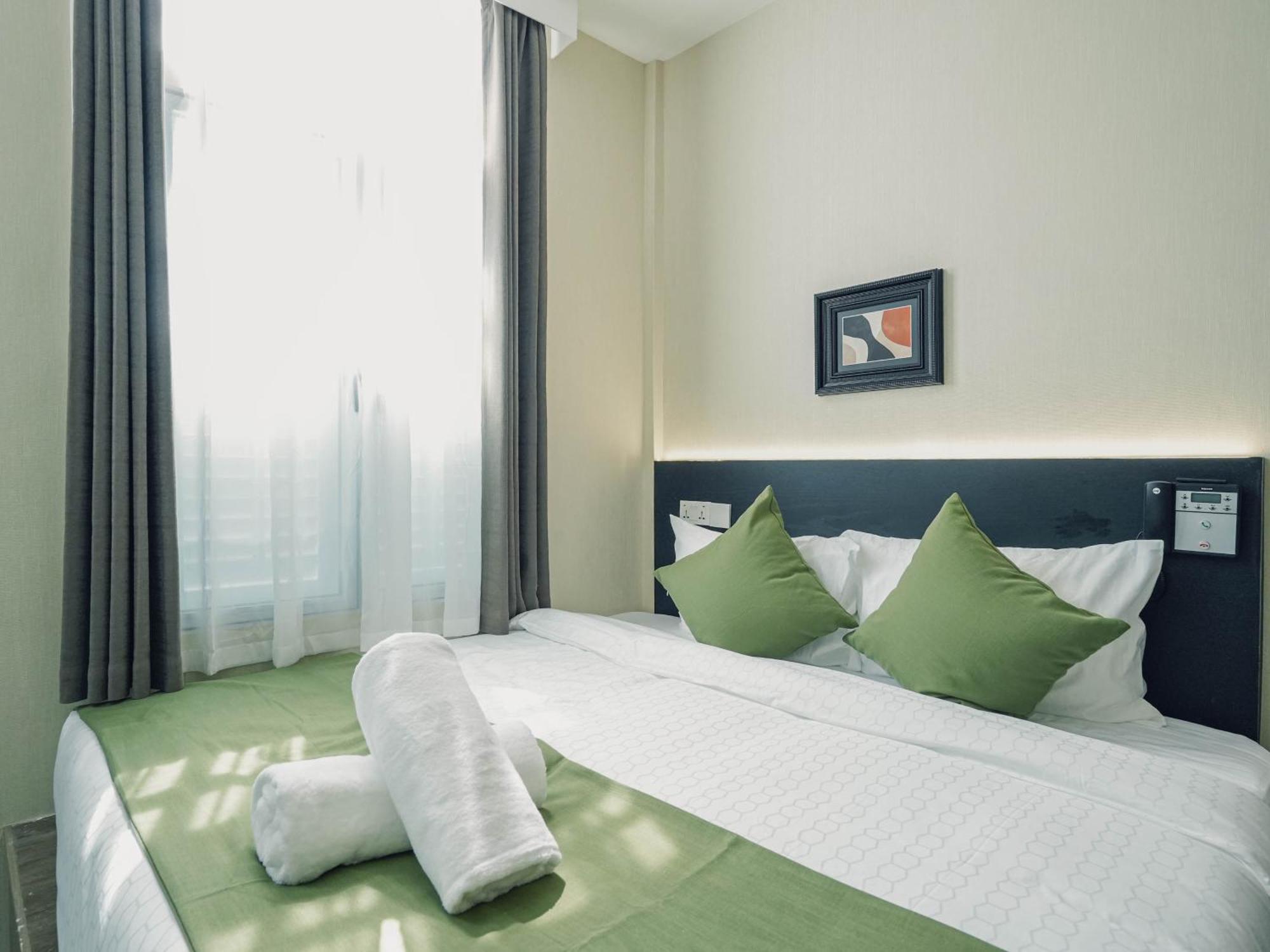 A Chinatown, Formerly 1929 - Newly Renovated 3*