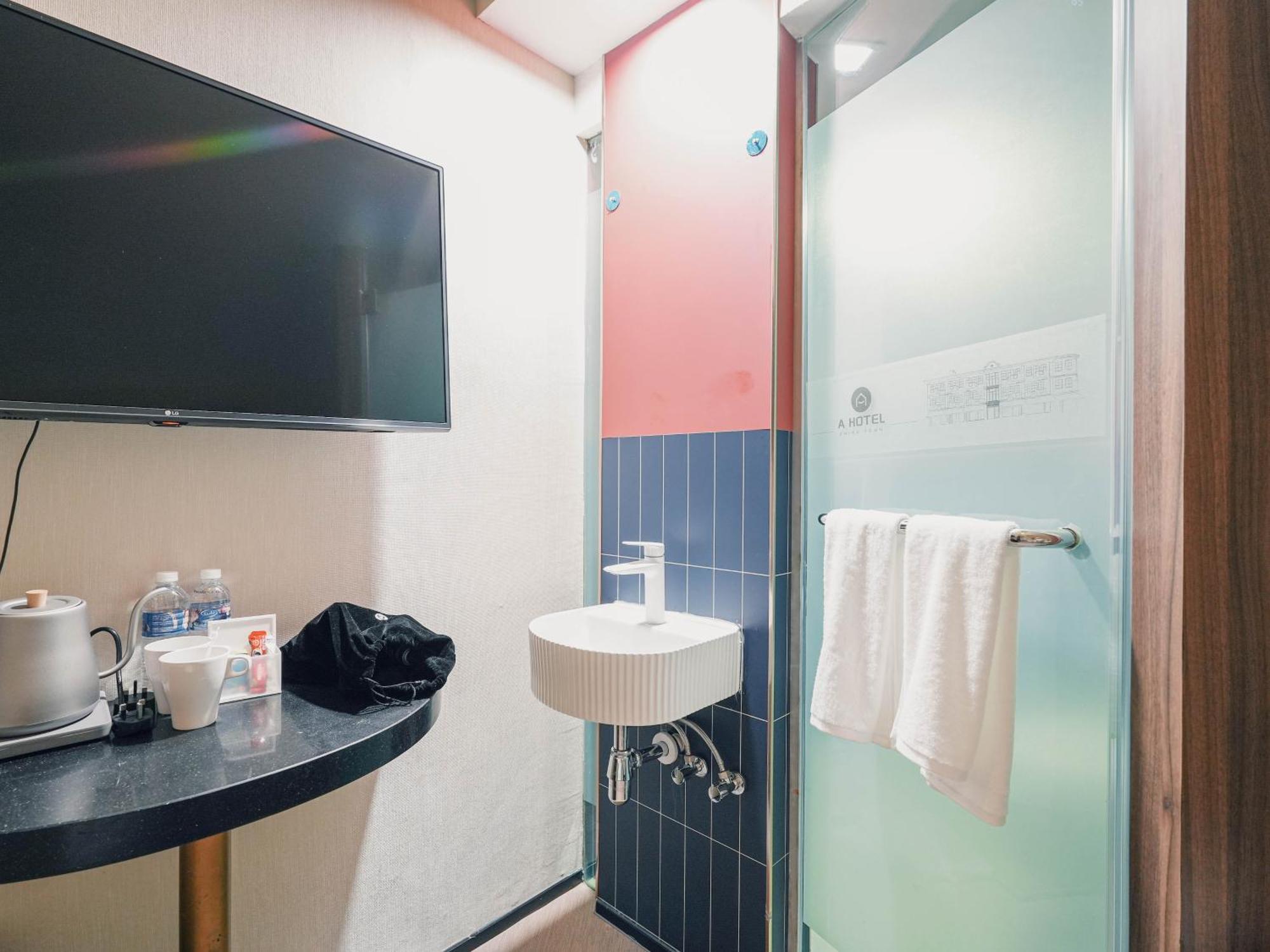 Hotel A Chinatown, Formerly 1929 - Newly Renovated 3*