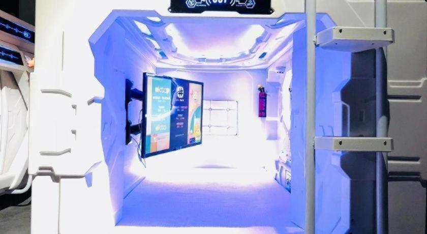 Met A Space Pod @ Chinatown * Singapore