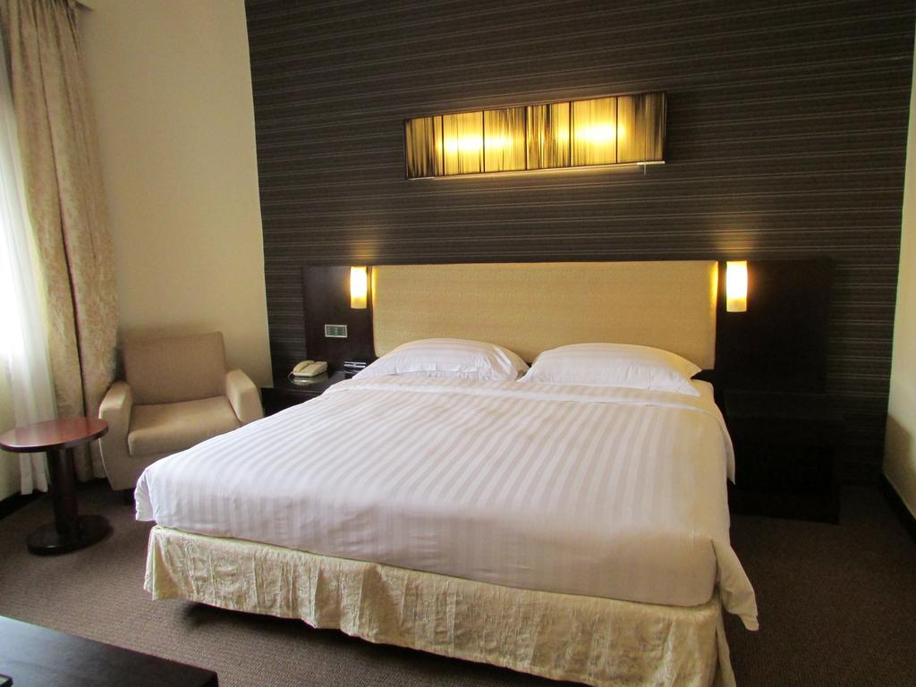 Royal Queens 4* Singapore