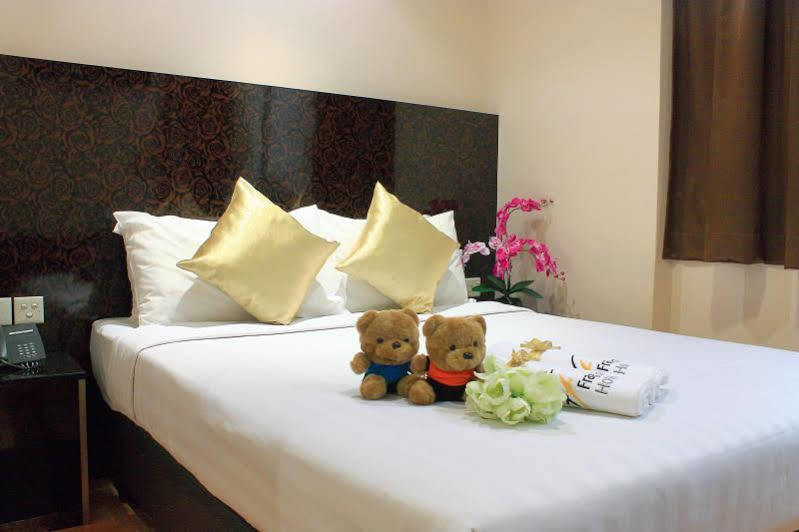 Ibis Budget Emerald Hotel Singapore