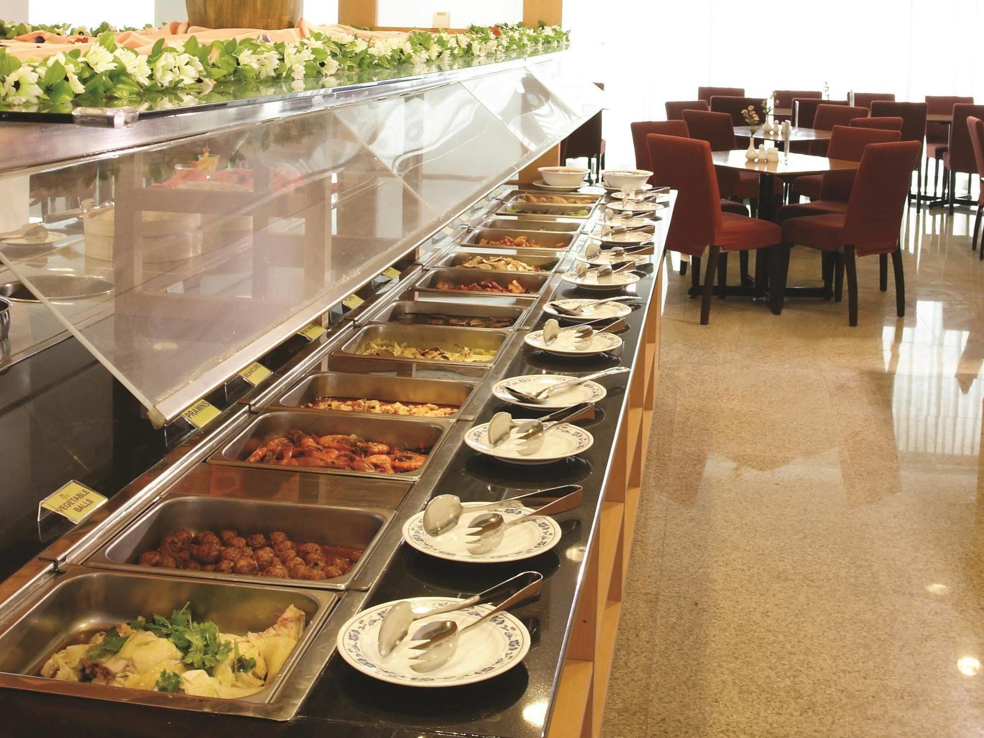 Royal Queens Hotel 4*
