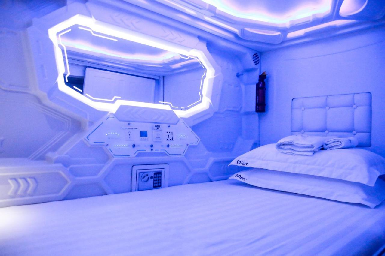 Met A Space Pod At Arab Street Capsule hotel 2*