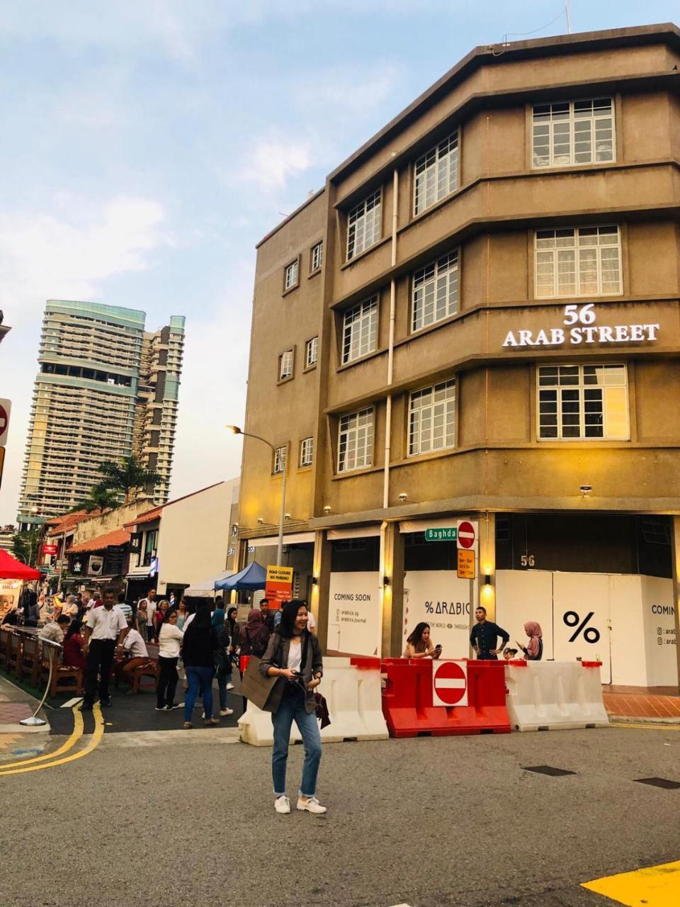 Capsule hotel Met A Space Pod At Arab Street 2*