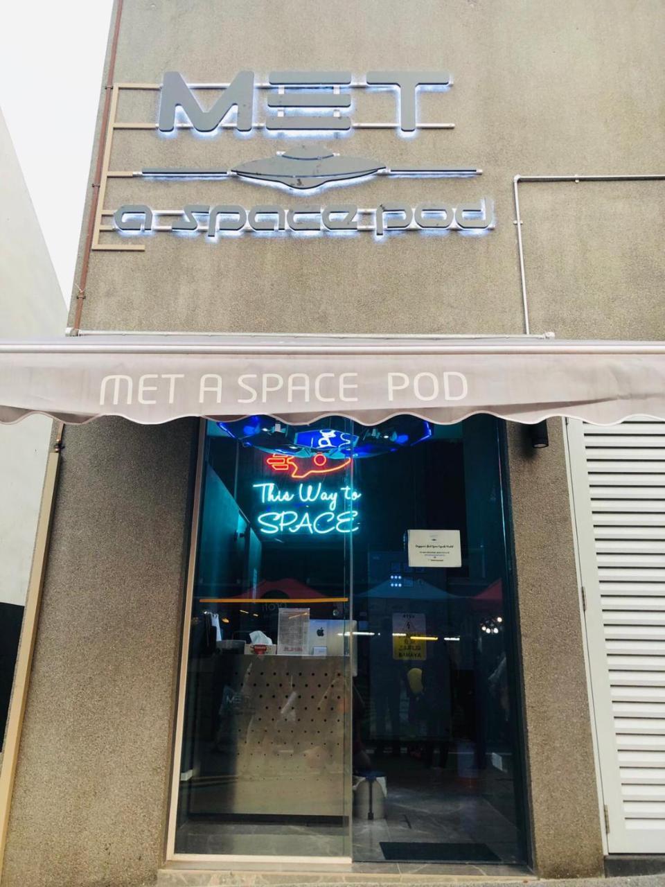 Met A Space Pod At Arab Street 2* Singapore
