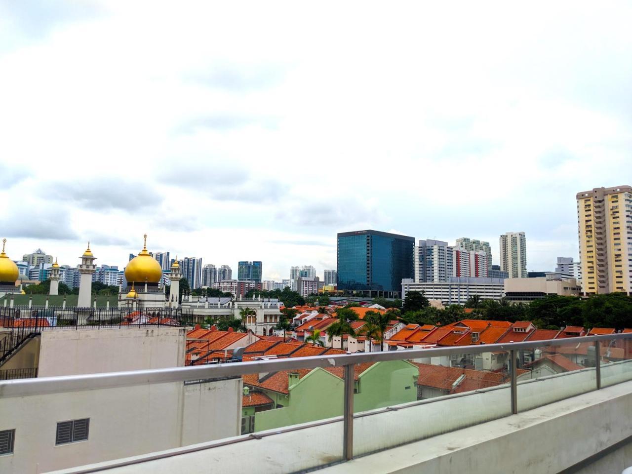 Capsule hotel Met A Space Pod At Arab Street