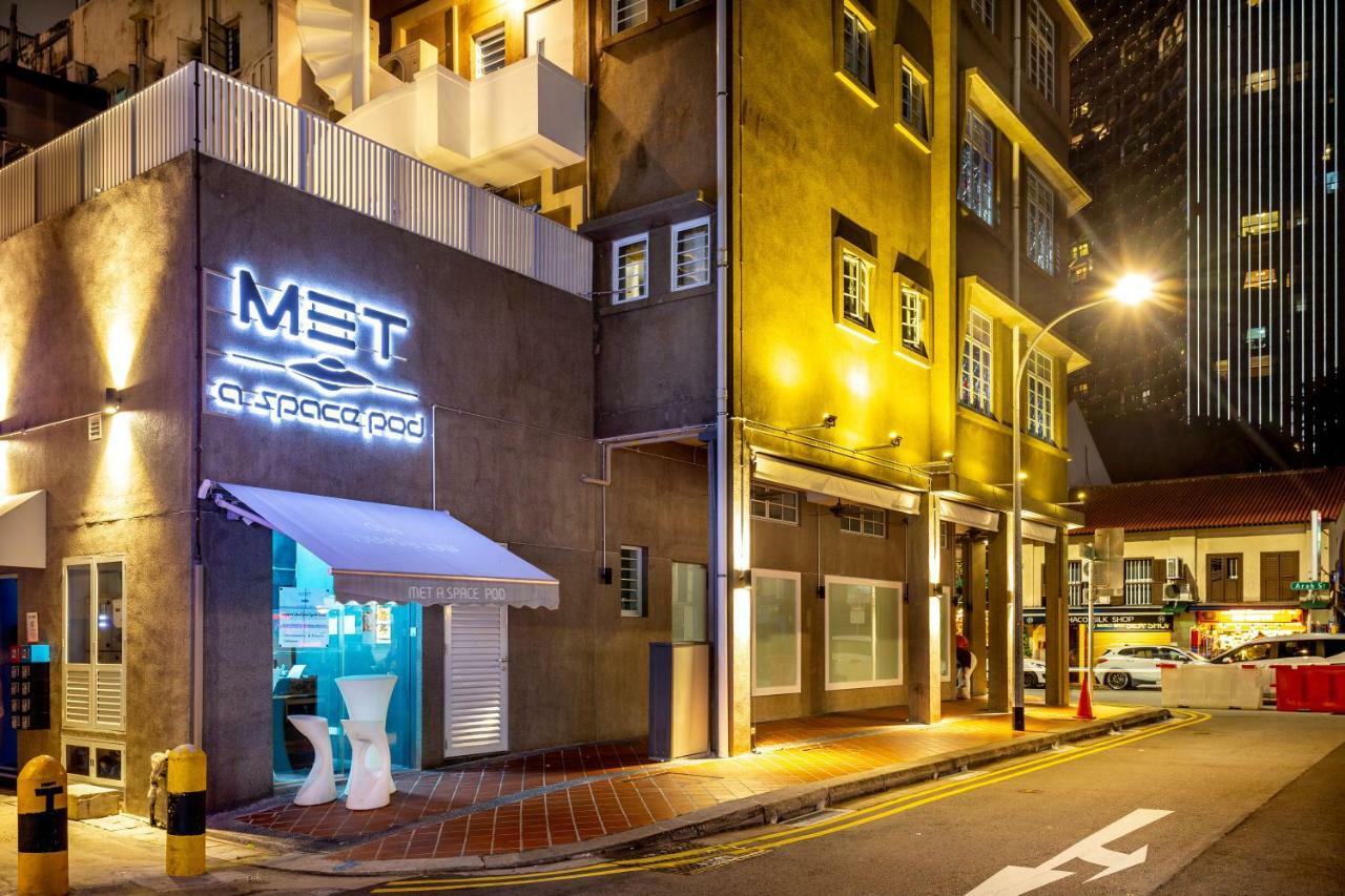 Capsule hotel Met A Space Pod At Arab Street Singapore