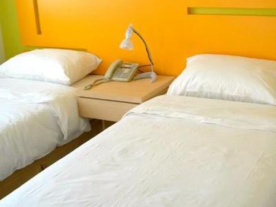 Hangout At Mt Emily Hotel